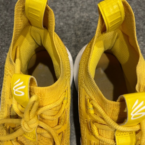 Yellow Under Armour Curry Flow 8 - like new size 10.5 - Picture 7 of 10